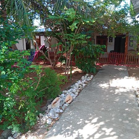 Vibushan Guest House Nilaveli Exterior foto